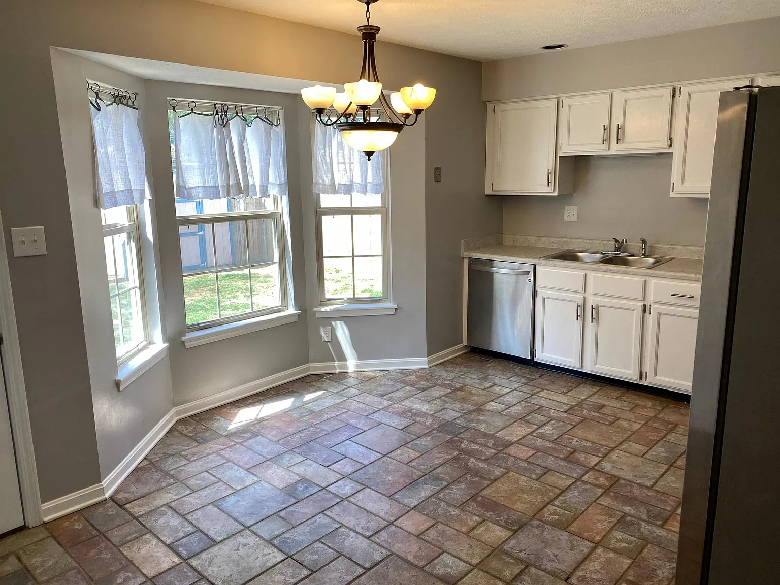 9319 Villa Fair Ct — Photo 4