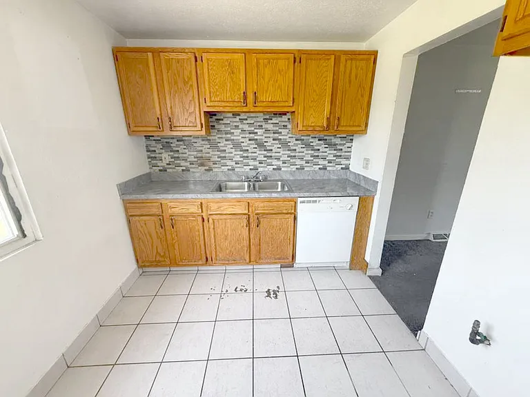 4889 Banbury Ct #6 — Photo 3