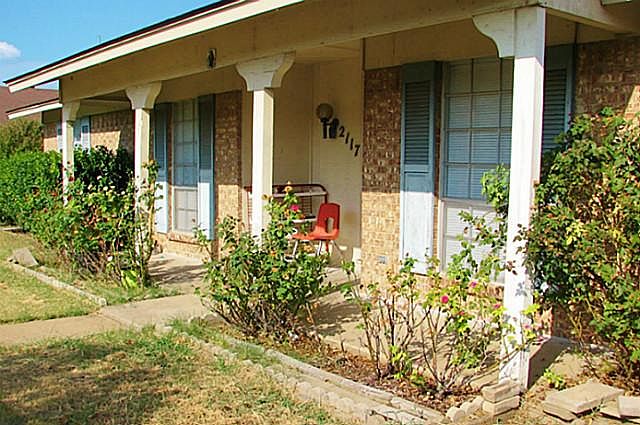 2nd image of 2117 Clearfield Cir