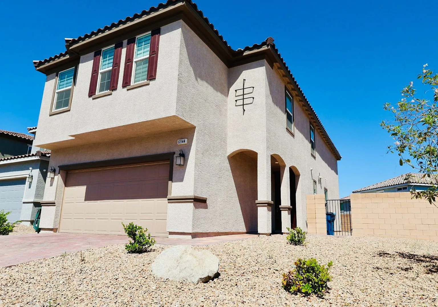 Gorgeous 2 Story Home in Gated Community! — Photo 1