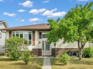 6716 S 37th Ave NE, Calgary, AB T1Y 5E5