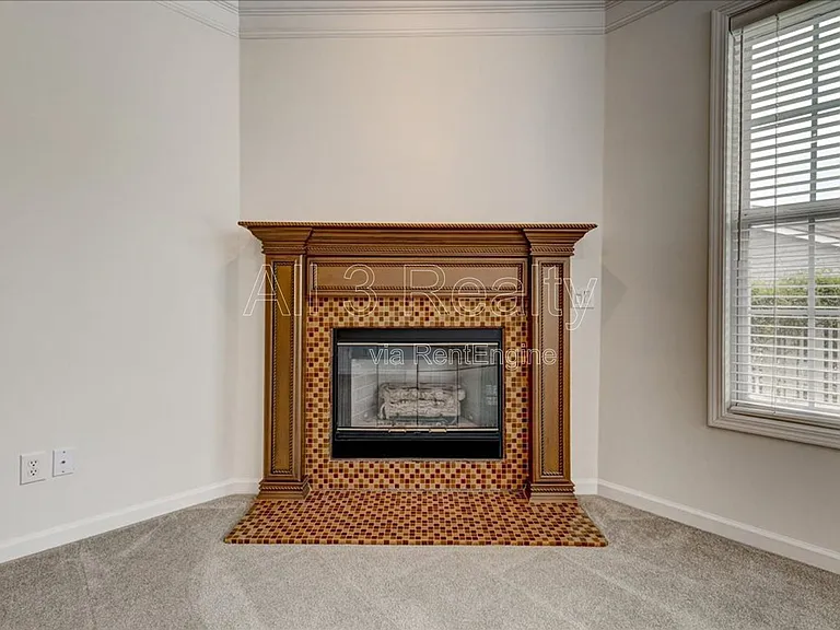 1033 Pinehurst Dr — Photo 12
