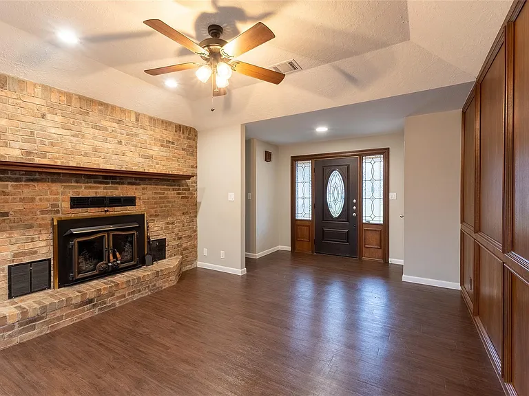328 Lake View Dr — Photo 4