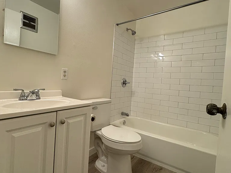 2541 Folsom St #4 — Photo 10