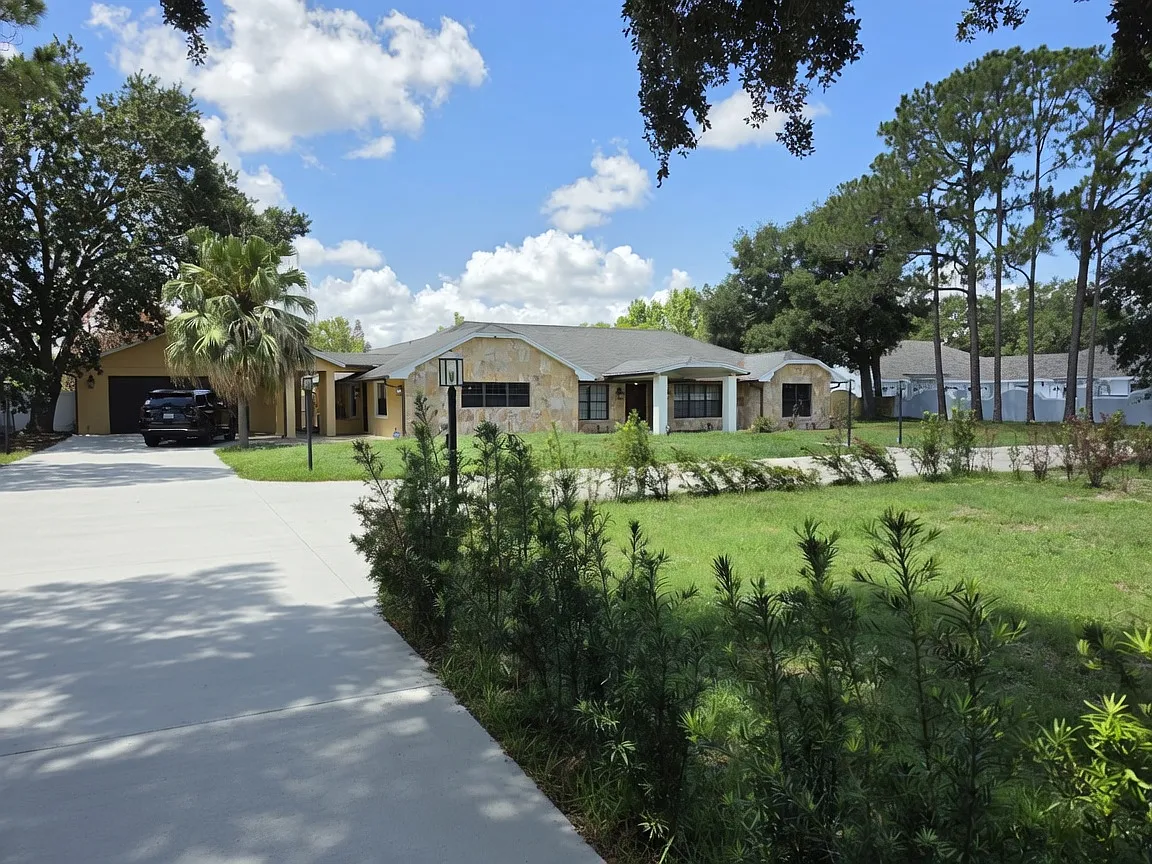 4 bed, 3.5 bath, 3032 sqft, $5,990 — Photo 2