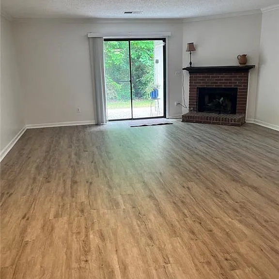 138 Sterling Ct — Photo 4