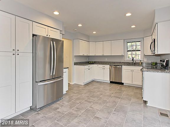 3rd image of 12698 Kettering Dr