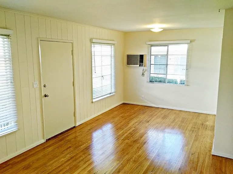 842 Sunset Blvd #4 — Photo 6