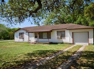 604 S Hackberry St, Moulton, TX 77975