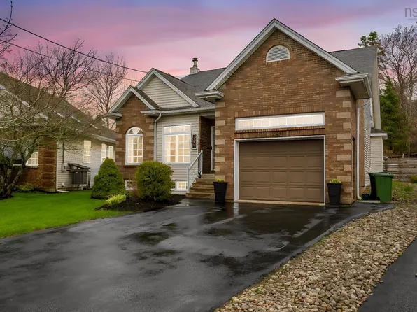232 Summer Field Way, Halifax, NS B2W 6M7