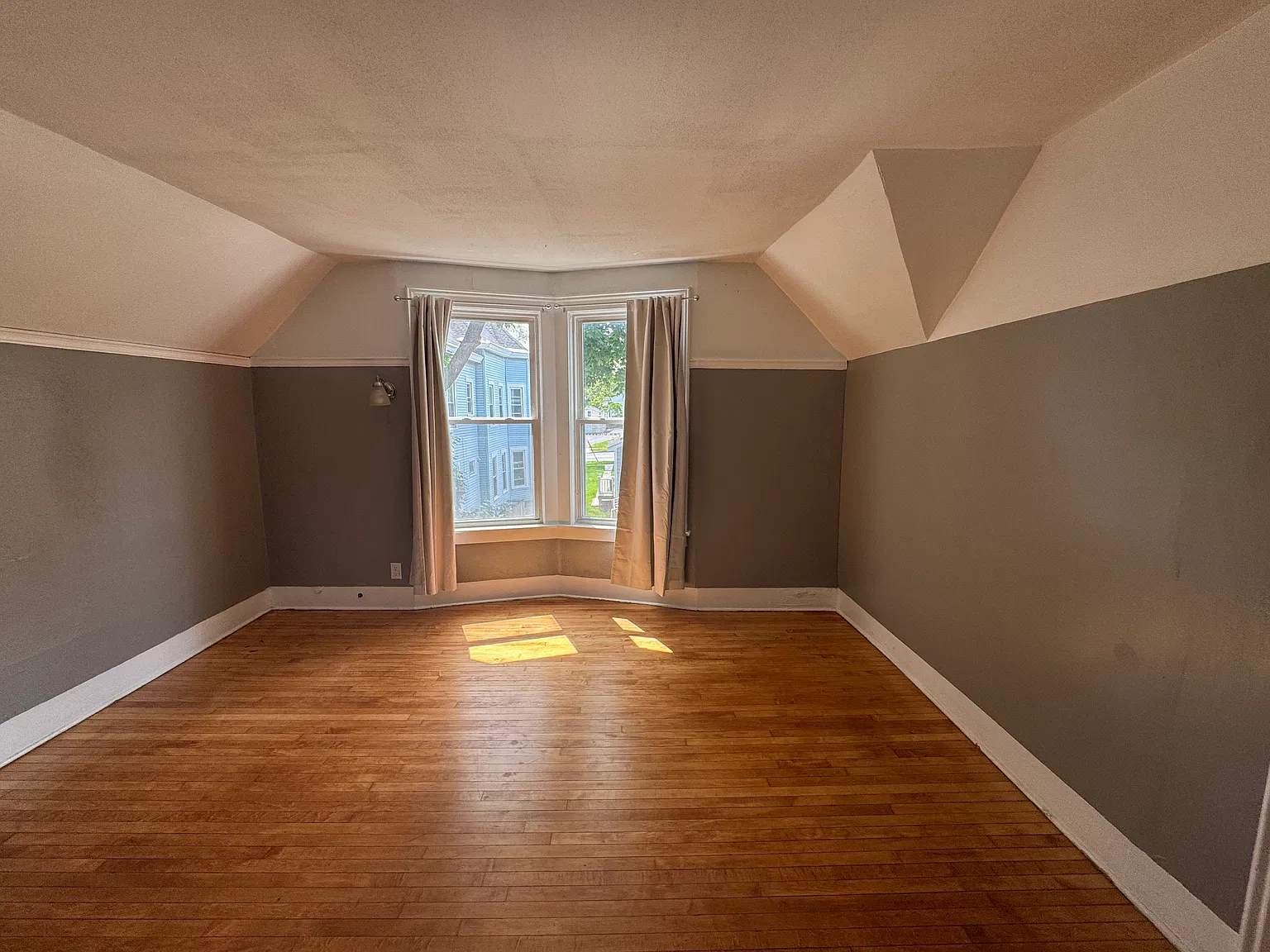 604 Willis Ave — Photo 3