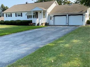 7575 S Pearl Rd, Oakfield, NY 14125