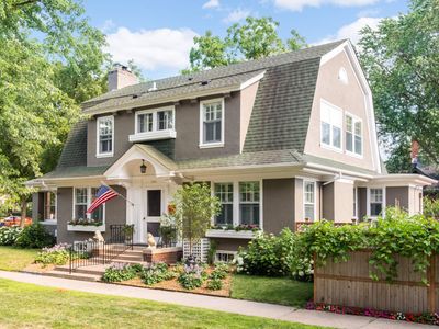 384 Holly Ave, Saint Paul, MN, 55102