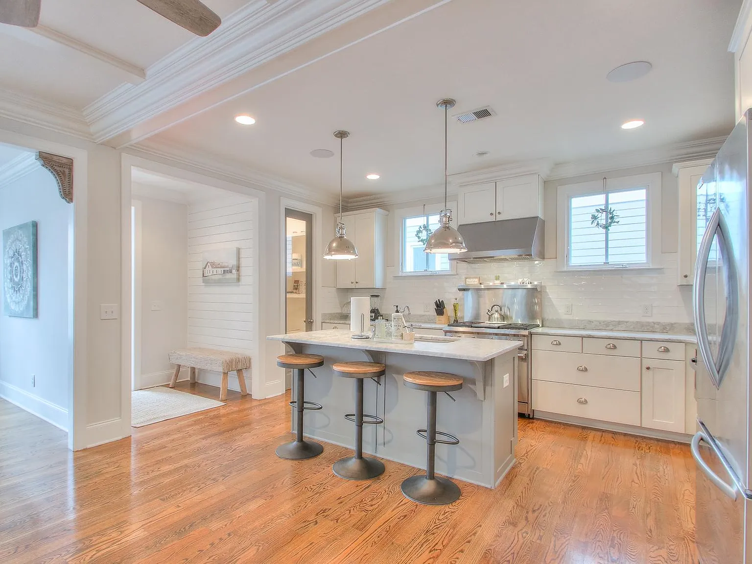 4 bed, 3500 sqft, $8,500 — Photo 1