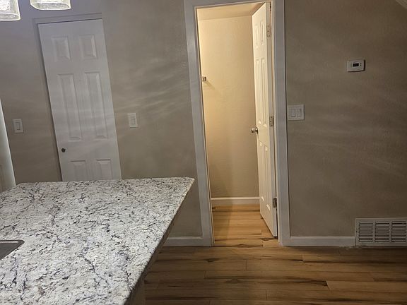 5th image of 10 Murray Heights Dr