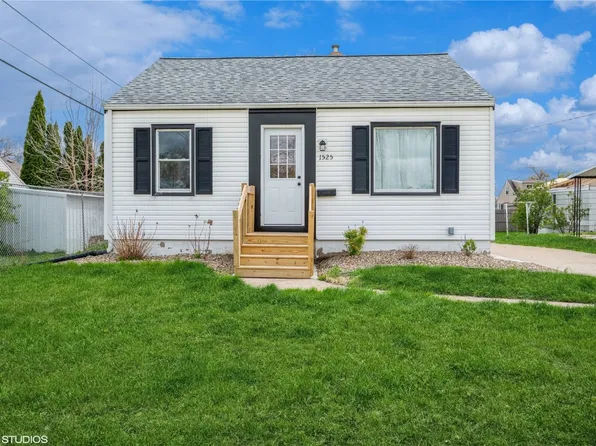 1525 10th St NW, Cedar Rapids, IA 52405