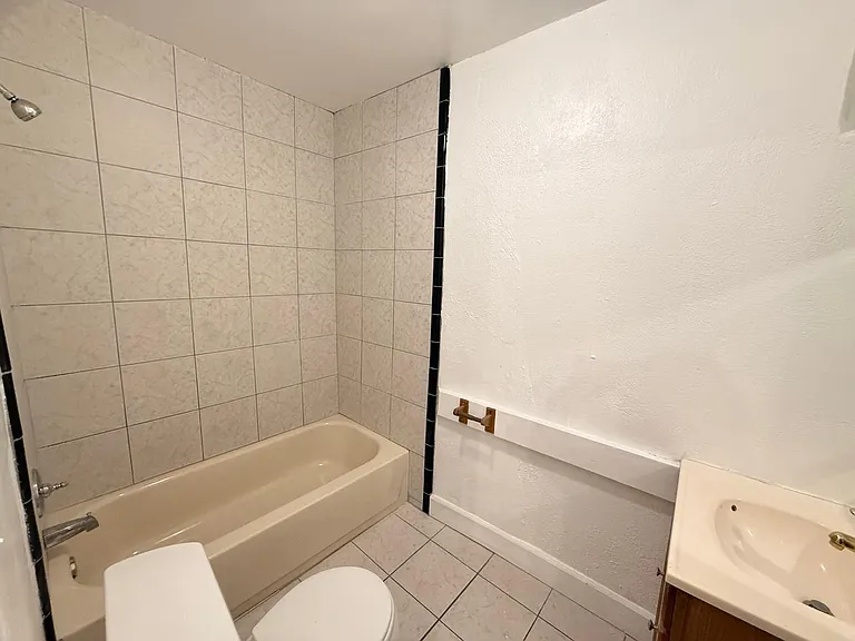 8027 Ney Ave — Photo 32
