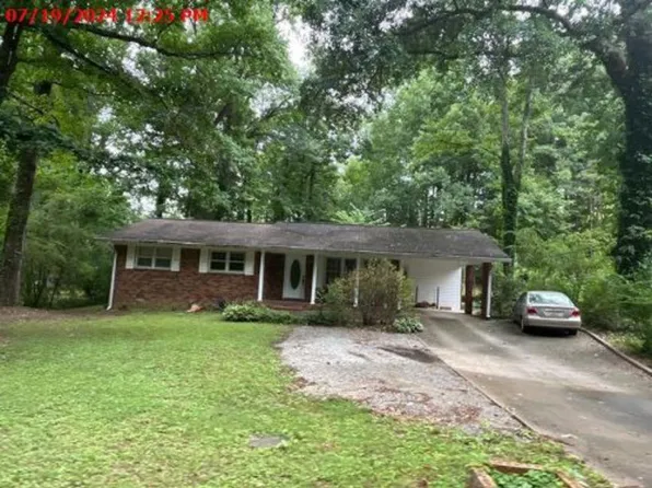 907 Keith Dr, Weaver, AL 36277
