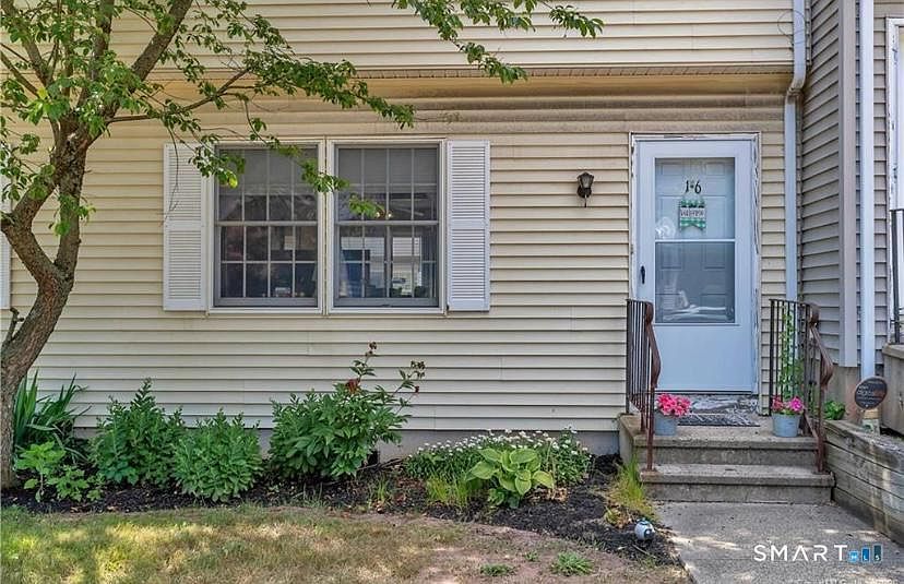 1st image of 16 Chamberlain Street #16