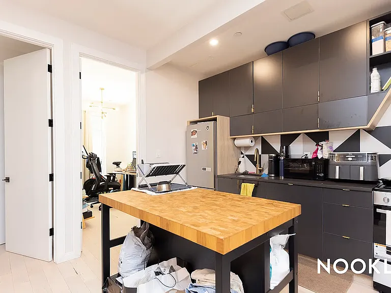 978 Kent Ave #1E — Photo 14