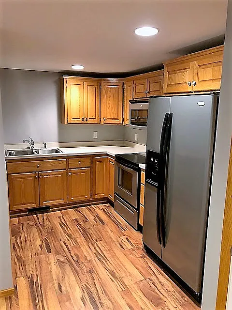 2 bed, 950 sqft, $1,350 — Photo 3