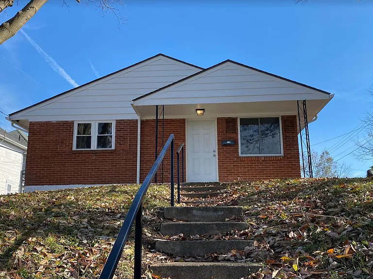 814 Easton St — Photo 8