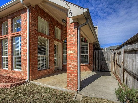 5th image of 6404 Hawthorn Dr
