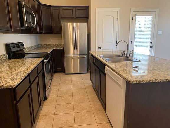 4th image of 118 Village View Dr