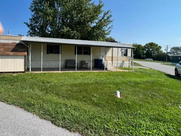 104 Applewood Ln, Glen Rock, PA 17327
