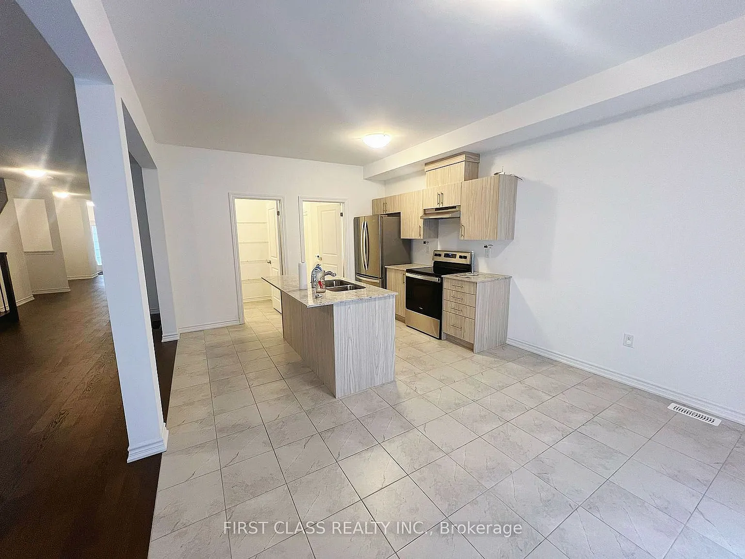 4 bed, $3,050 — Photo 4