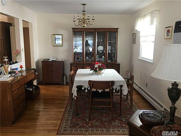 2nd image of 2562 Mount Ave