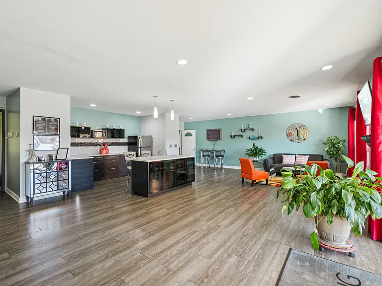 The Wind Song Apartments — Photo 25