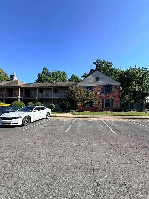 2 bed, 2.0 bath, 1196 sqft, $2,000 — Photo 3