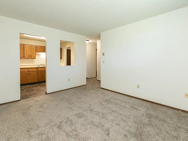 Fargo, ND Maplewood Bend Apartments | Living