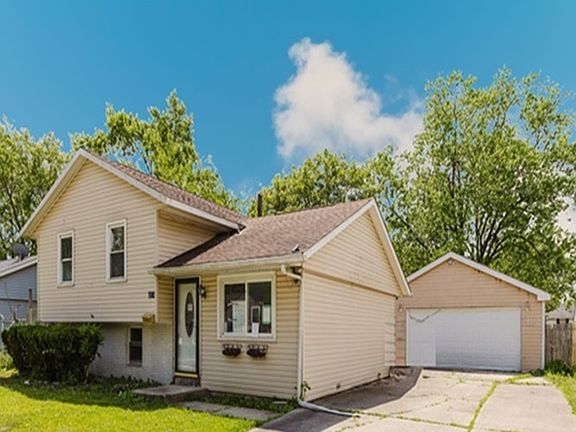 4th image of 22118 E Churchill Dr