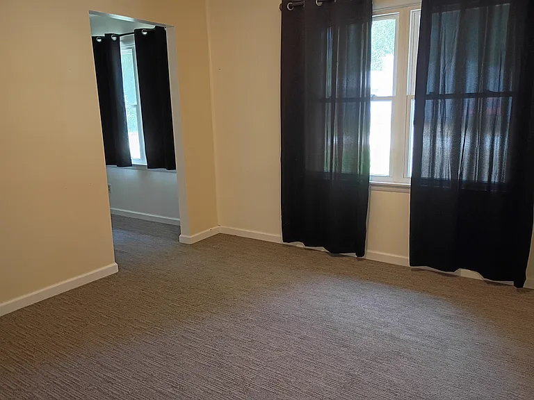 1118 S Main Ave — Photo 6