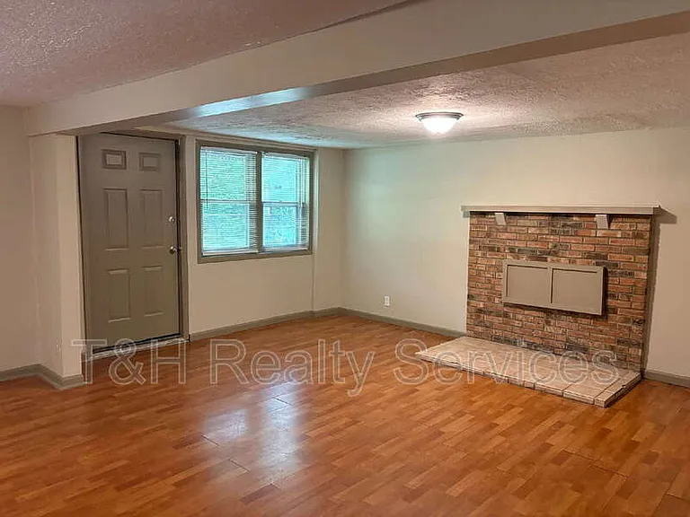 3368 Clover Dr — Photo 6