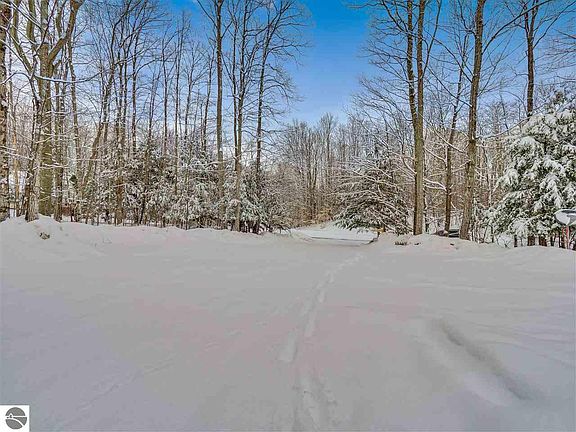 3rd image of 4194 Staceywood Cir