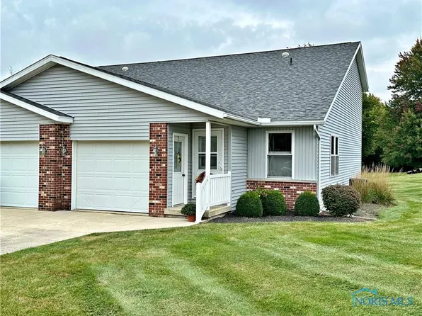 395 S Autumnwood Dr #B, Tiffin, OH 44883