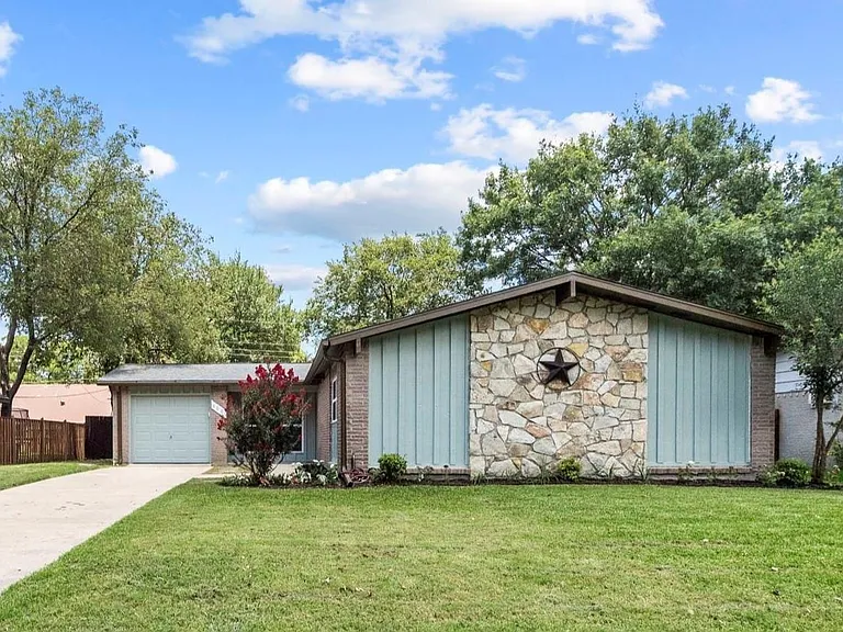 806 Greenhaven Dr — Photo 1