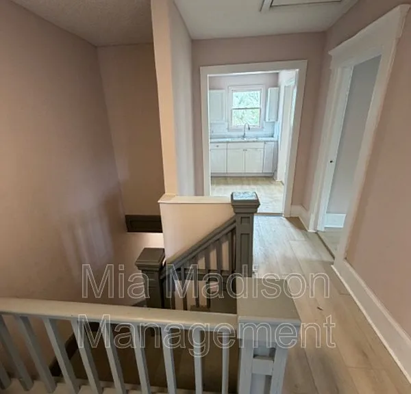 513 W 35th St #B — Photo 3