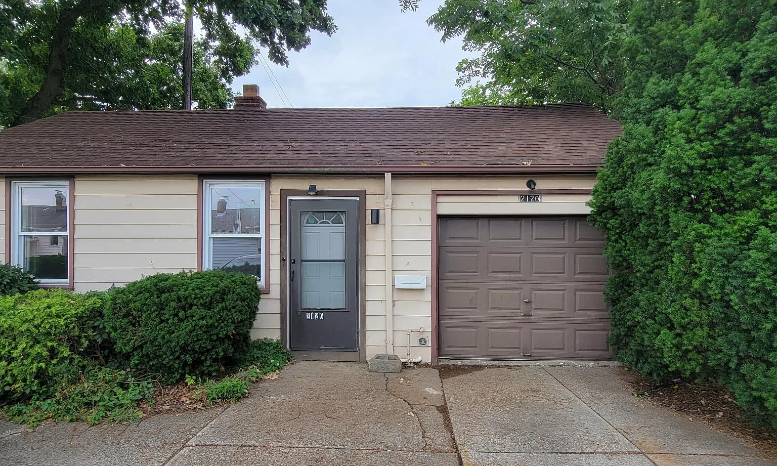 2120 Russell Ave — Photo 1