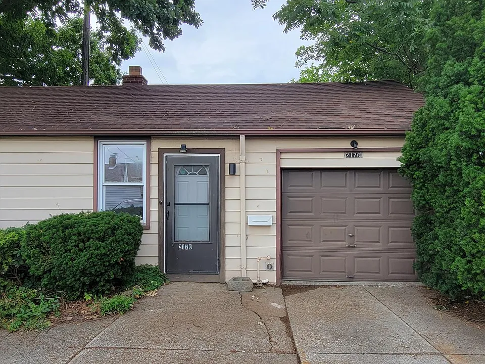 2120 Russell Ave