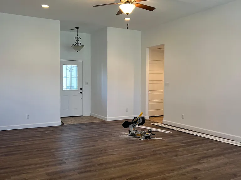 7413 Pemberton Dr — Photo 2
