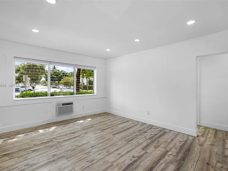 2250 Bay Dr #7 — Photo 8