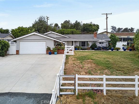2nd image of 2388 Temescal Ave