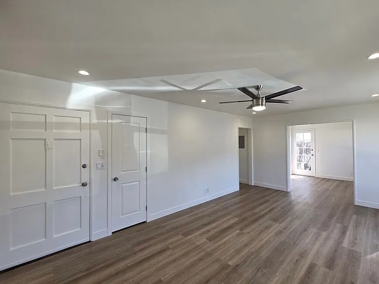 102 Gaviota Ave — Photo 1
