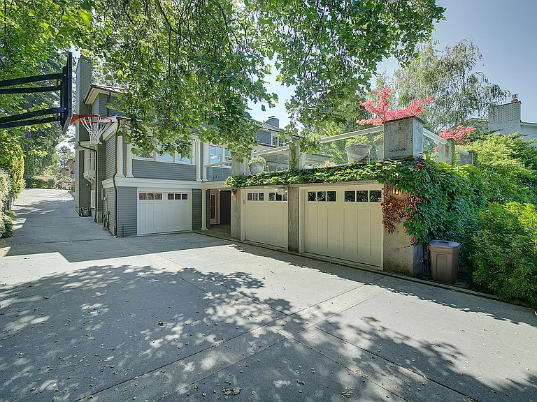 1645 Rambling Ln — Photo 37