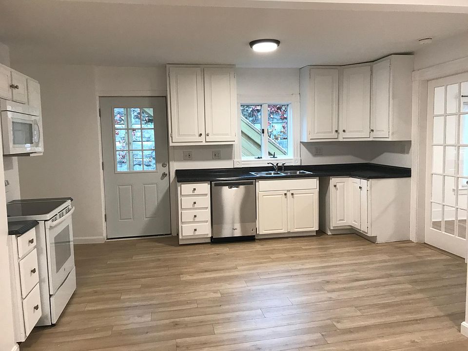 Remodeled Kitchen (New Appliances)