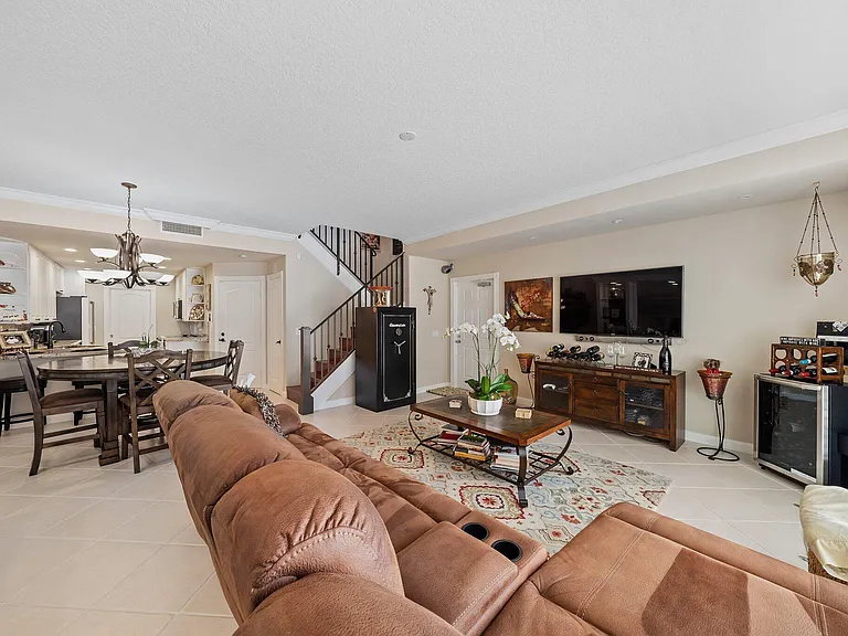2117 Tigris Dr — Photo 10